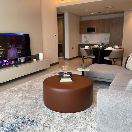 麦纳麦 Charthouse Bahrain酒店 外观 照片 A living room in a typical apartment