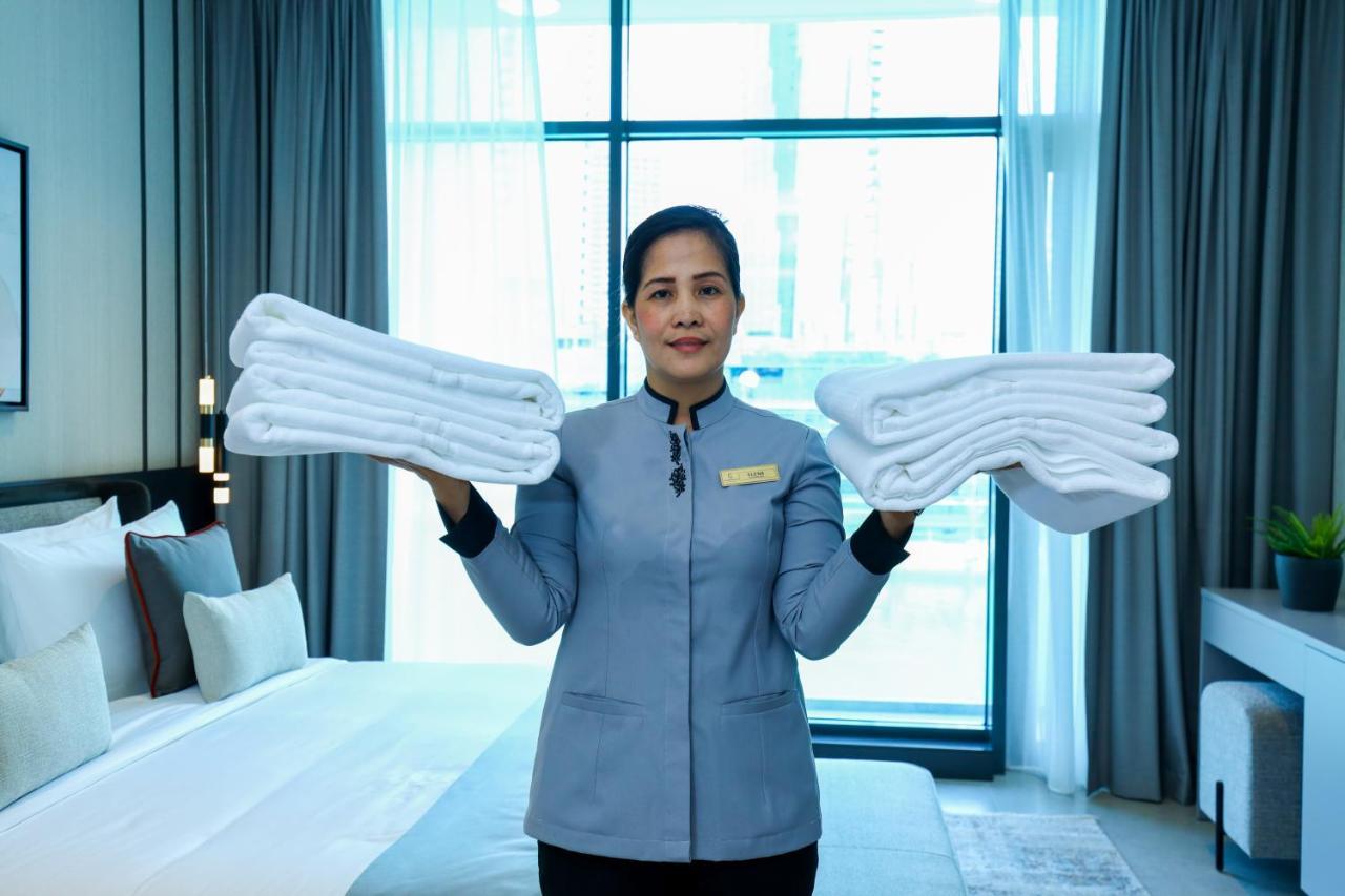 麦纳麦 Charthouse Bahrain酒店 外观 照片 A chambermaid in a hotel