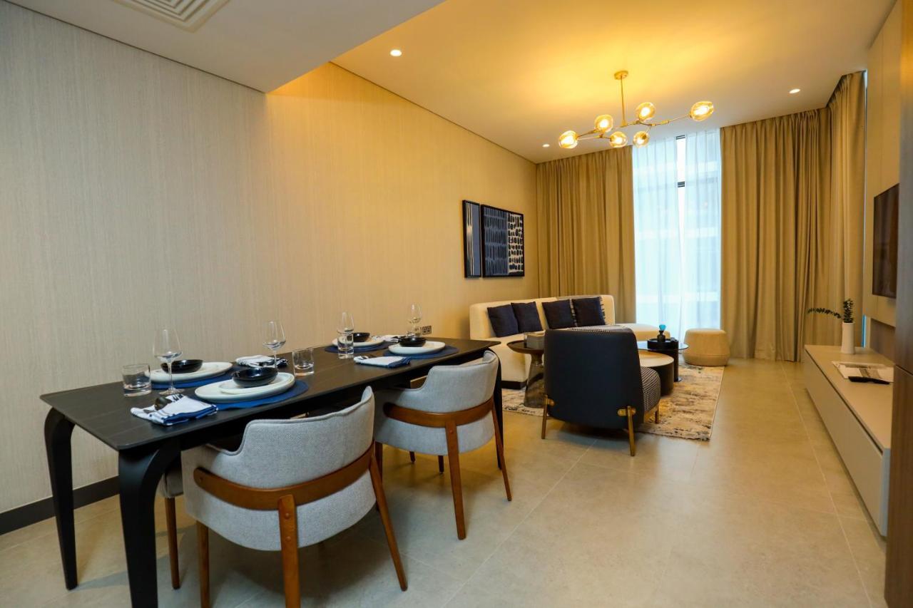 麦纳麦 Charthouse Bahrain酒店 外观 照片 A living room in a typical apartment