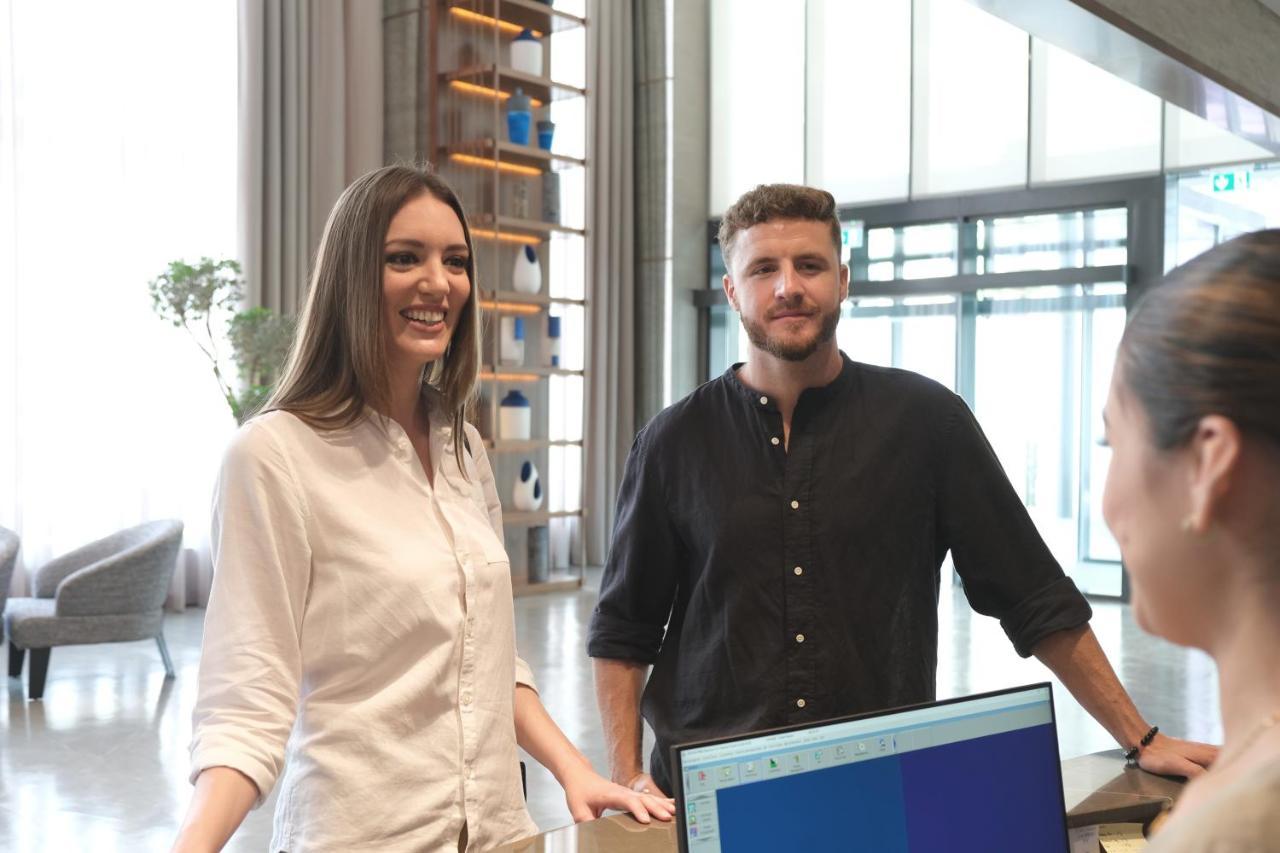 麦纳麦 Charthouse Bahrain酒店 外观 照片 Students at the University of Applied Sciences and Medical University of Southern Tyrol