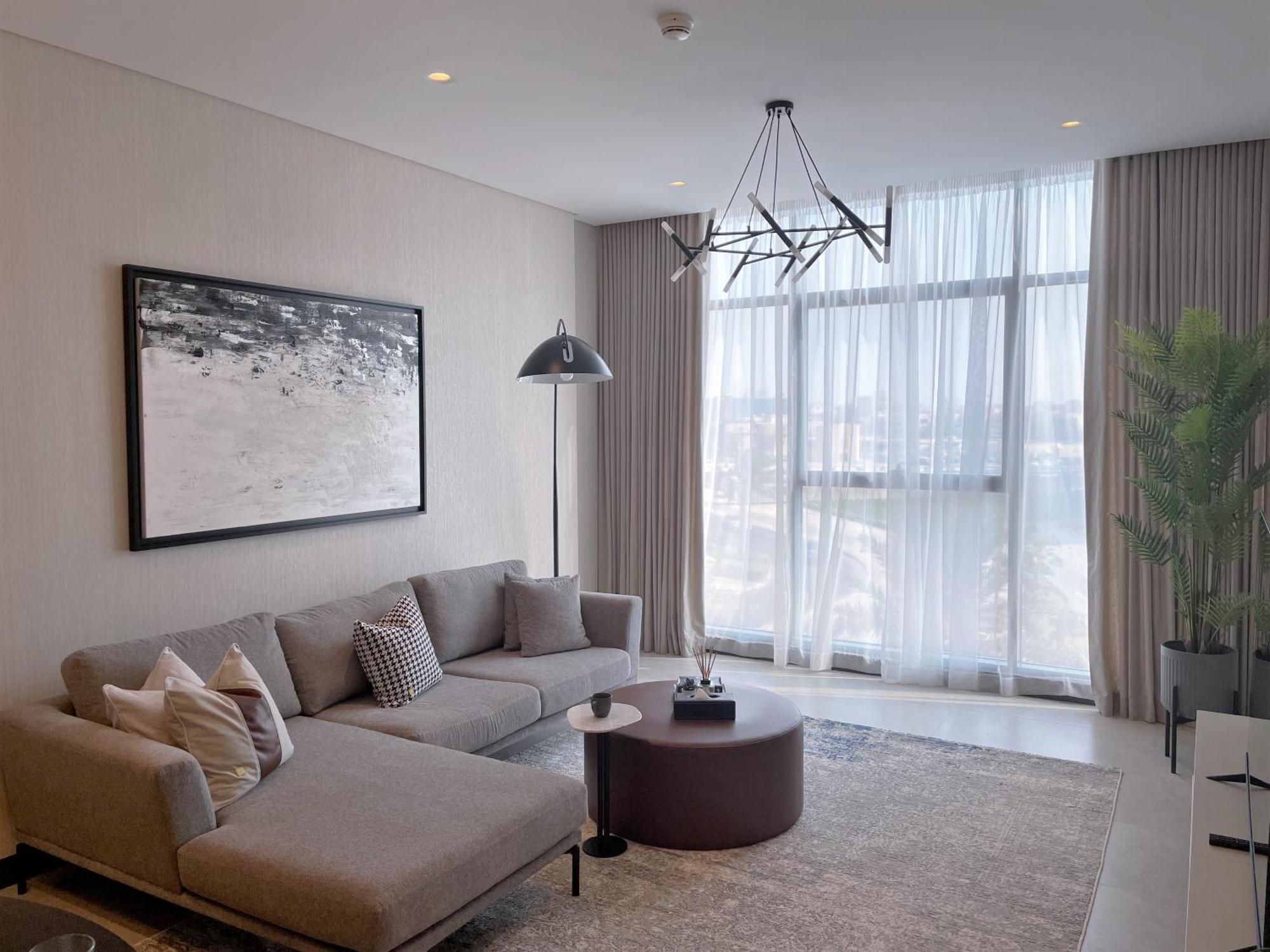 麦纳麦 Charthouse Bahrain酒店 外观 照片 A living room in a typical apartment