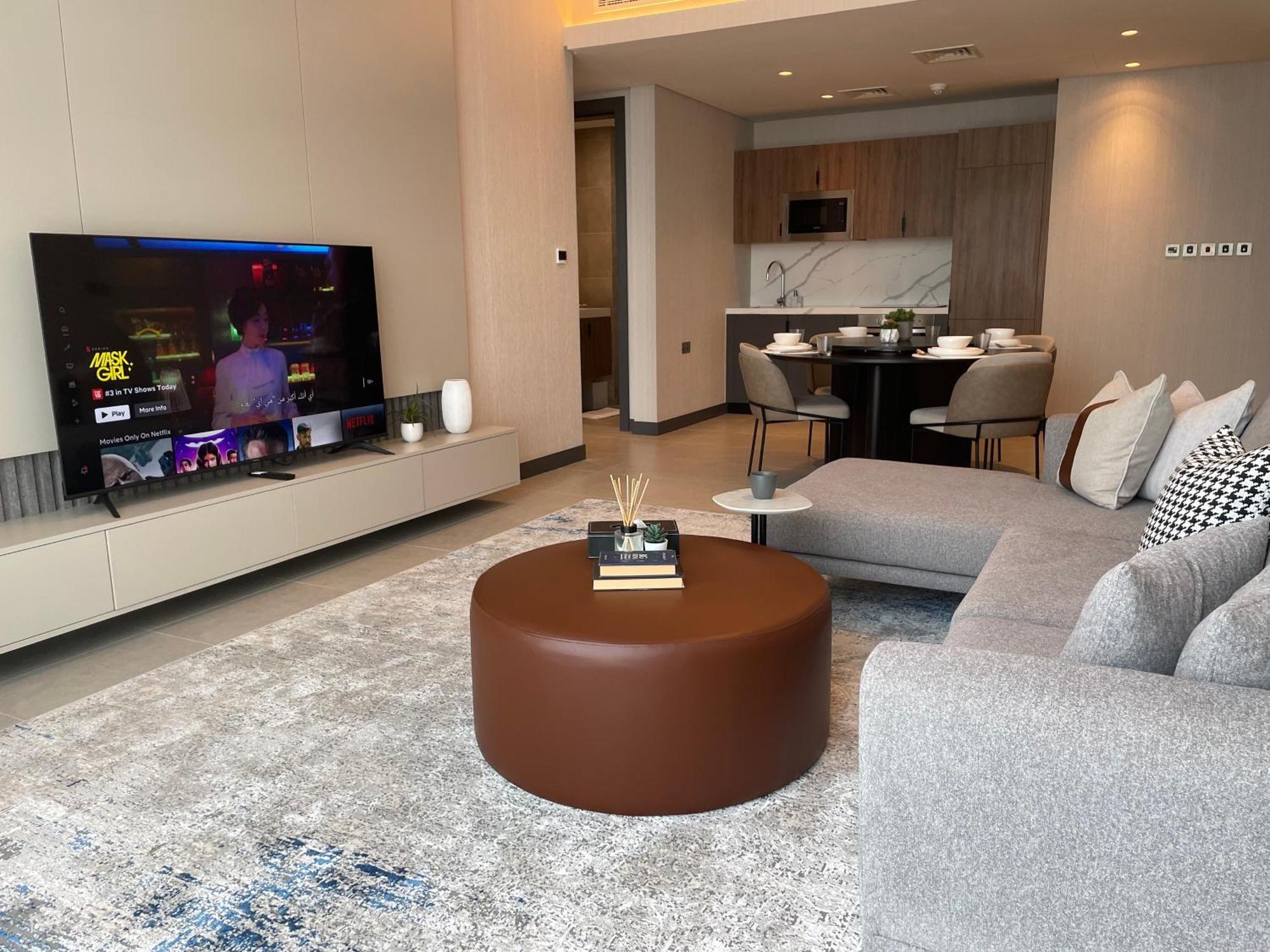 麦纳麦 Charthouse Bahrain酒店 外观 照片 A living room in a typical apartment