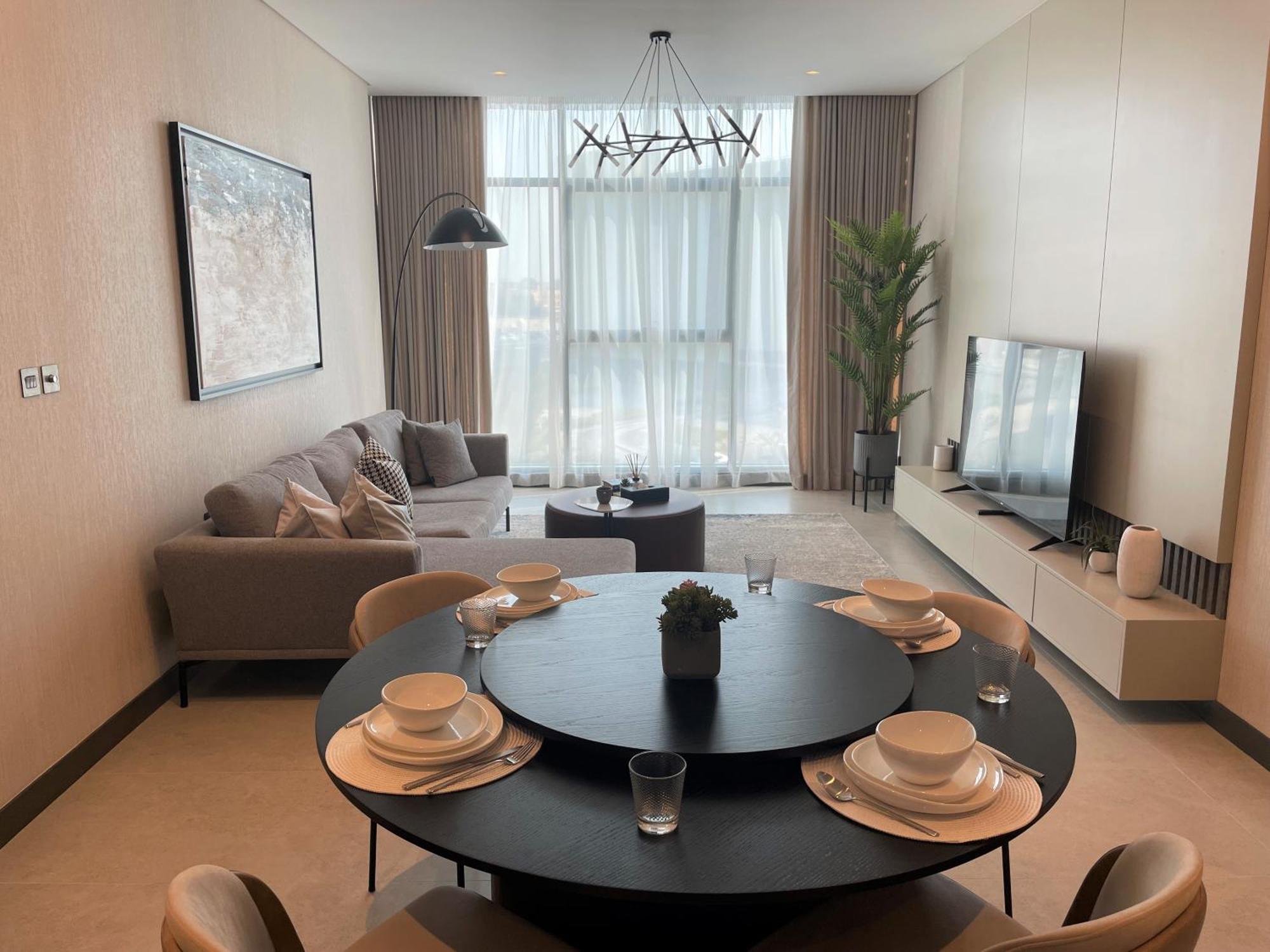 麦纳麦 Charthouse Bahrain酒店 外观 照片 A living room in a typical apartment